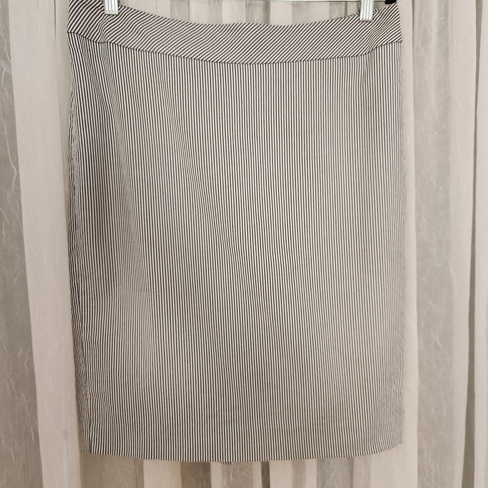 EUC Jones NY Classic Blue and White Seersucker Skirt-Women's Size L - Picture 6 of 6